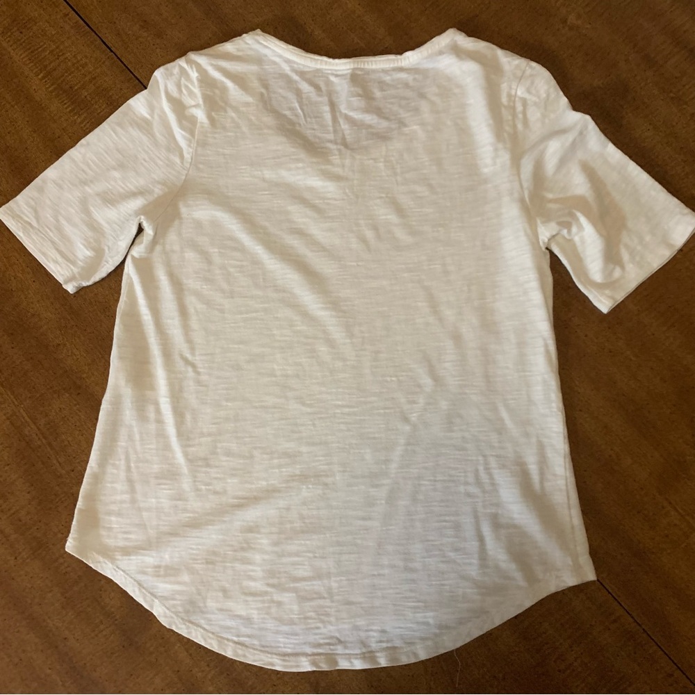 Chico’s T-shirt - Picture 2 of 3